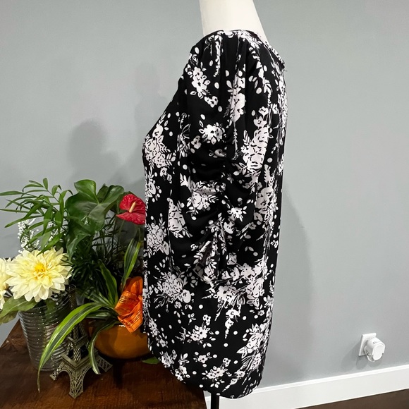 Adrienne Vittadini Medium Top - Picture 7 of 11